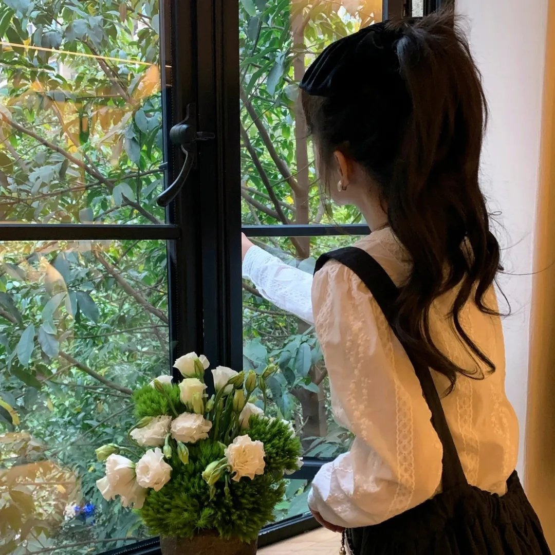 忍冬玫瑰海报